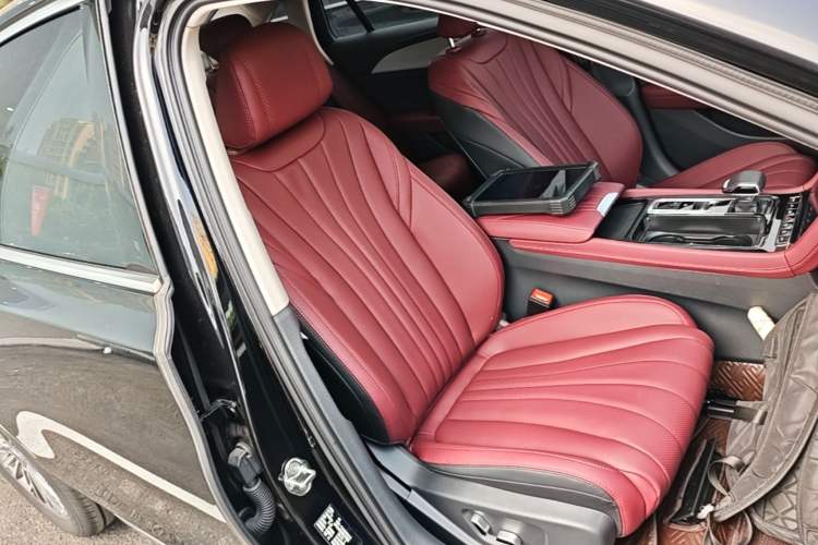 Used Hongqi H5 2025 1.5T DCT Qiyun 500 000th Unit Commemorative Edition Right Front Seat