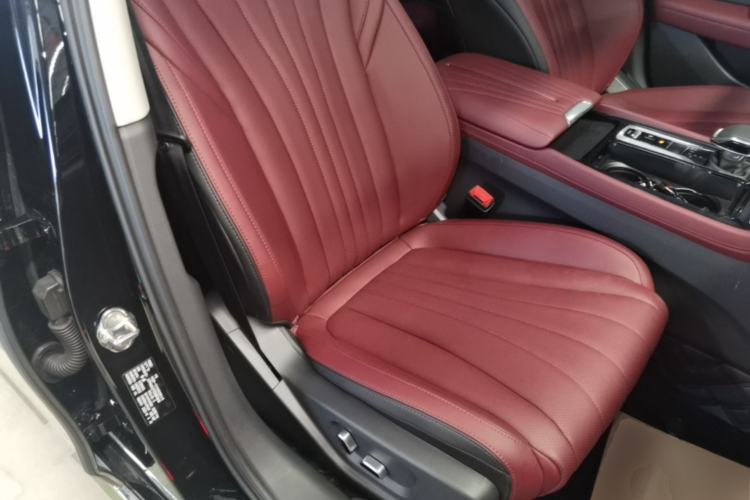 Used Hongqi H5 2025 2.0T Automatic Flag Edition – 500 000 Units Commemorative Version Right Front Seat