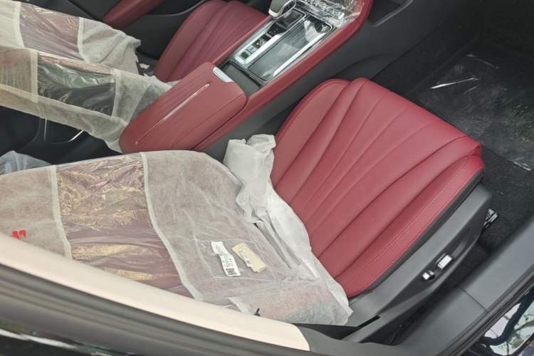 Used Hongqi H5 2025 1.5T DCT Qiyun 500 000th Unit Commemorative Edition Right Front Seat