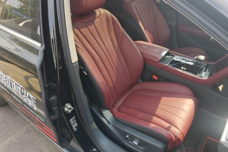 Used Hongqi H5 2025 2.0T Automatic Flag Edition – 500 000 Units Commemorative Version Right Front Seat