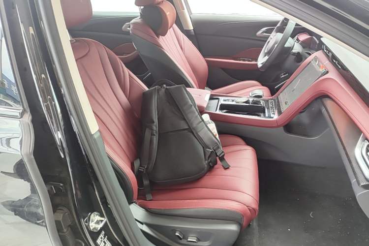 Used Hongqi H5 2025 Model 1.5T DCT Xuan Ying 2 Million Units Commemorative Edition Right Front Seat