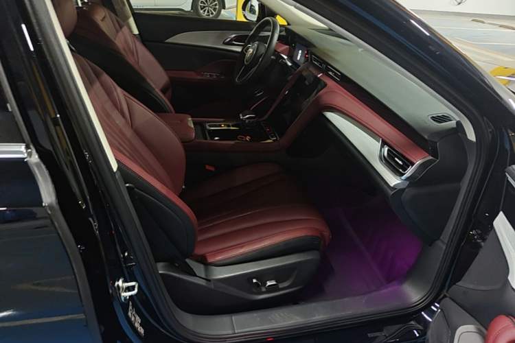 Used Hongqi H5 2025 1.5T DCT Qiyun 500 000th Unit Commemorative Edition Right Front Seat