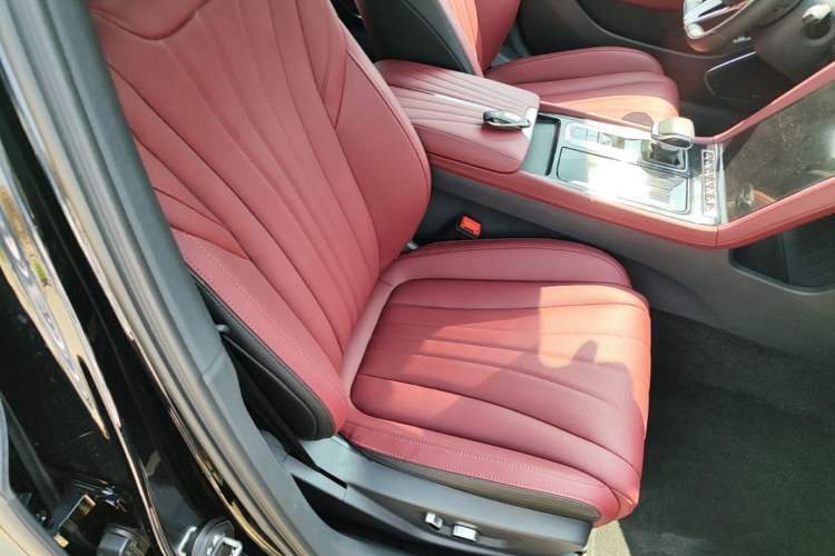 Used Hongqi H5 2025 1.5T DCT Xuan Ying Edition Right Front Seat