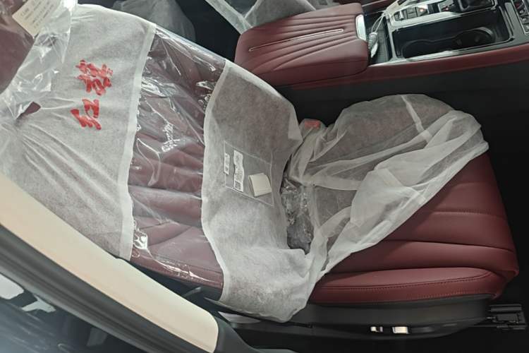 Used Hongqi H5 2025 2.0T Automatic Flag Edition – 500 000 Units Commemorative Version Right Front Seat