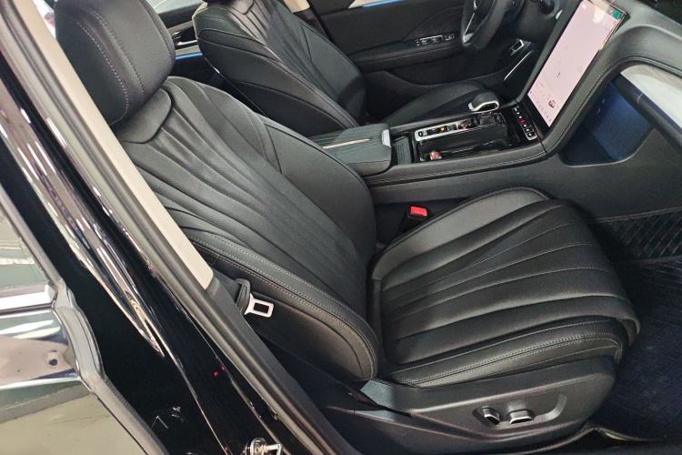 Used Hongqi H5 2025 2.0T Automatic Flag Edition – 500 000 Units Commemorative Version Right Front Seat