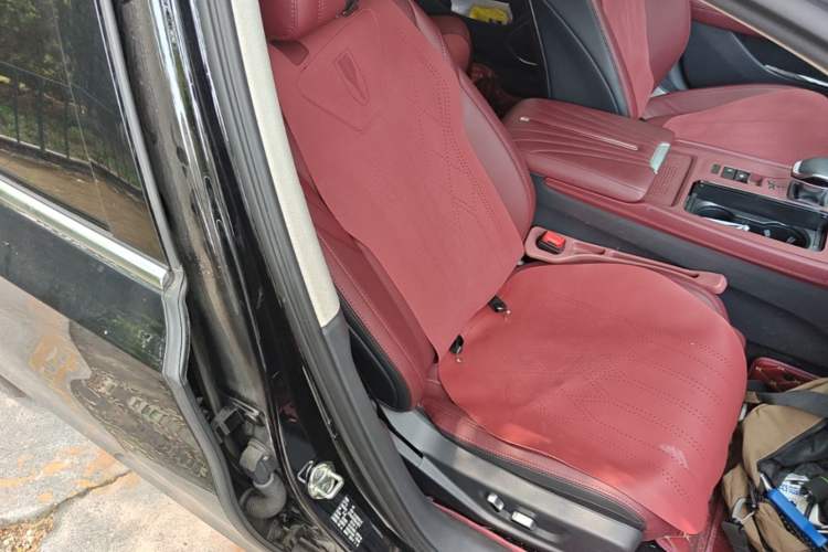 Used Hongqi H5 2025 1.5T DCT Qiyun 500 000th Unit Commemorative Edition Right Front Seat