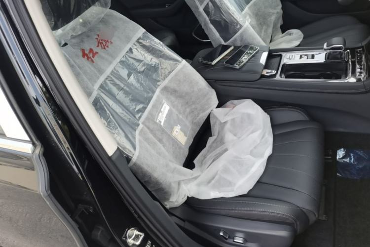 Used Hongqi H5 2025 2.0T Automatic Flag Edition – 500 000 Units Commemorative Version Right Front Seat