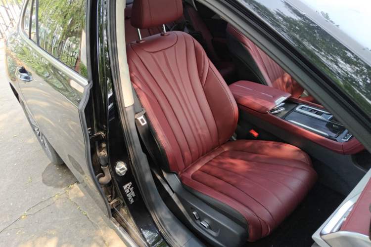 Used Hongqi H5 2025 1.5T DCT Qiyun 500 000th Unit Commemorative Edition Right Front Seat