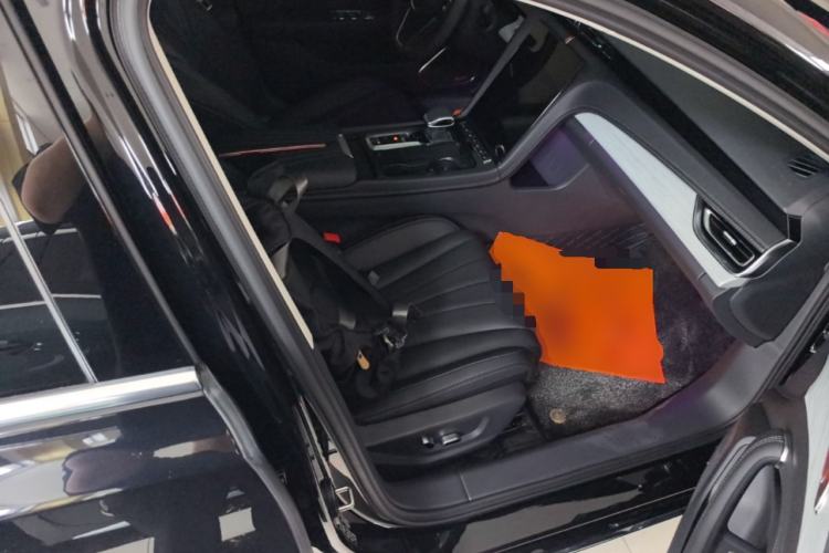 Used Hongqi H5 2025 2.0T Automatic Flag Edition – 500 000 Units Commemorative Version Right Front Seat