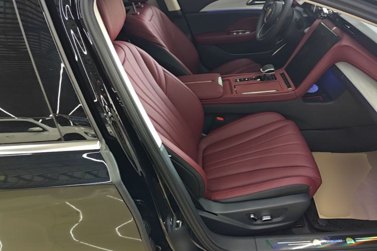 Used Hongqi H5 2025 2.0T Automatic Flag Edition – 500 000 Units Commemorative Version Right Front Seat