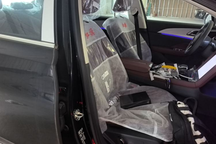 Used Hongqi H5 2025 2.0T Automatic Flag Edition – 500 000 Units Commemorative Version Right Front Seat