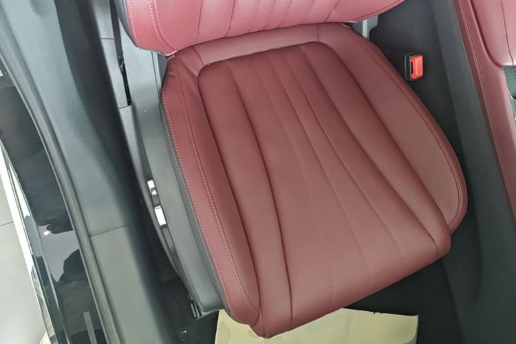 Used Hongqi H5 2025 2.0T Automatic Flag Edition – 500 000 Units Commemorative Version Right Front Seat