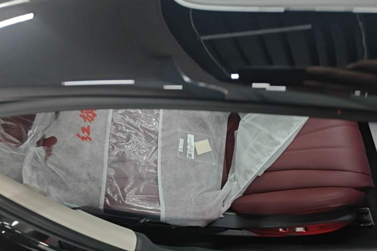 Used Hongqi H5 2025 Model 2.0T Automatic Xuan Ying 2 Million Units Commemorative Edition Right Front Seat