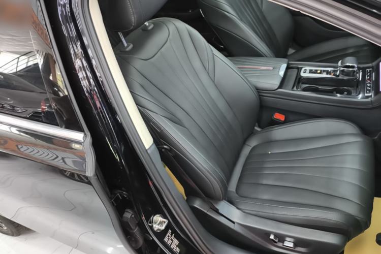 Used Hongqi H5 2025 2.0T Automatic Flag Edition – 500 000 Units Commemorative Version Right Front Seat