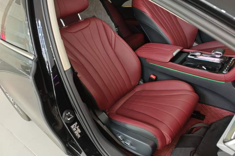 Used Hongqi H5 2025 1.5T DCT Qiyun 500 000th Unit Commemorative Edition Right Front Seat