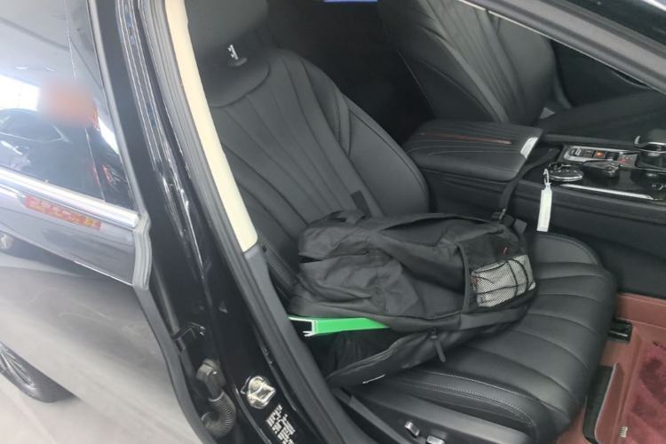 Used Hongqi H5 2025 2.0T Automatic Flag Edition – 500 000 Units Commemorative Version Right Front Seat