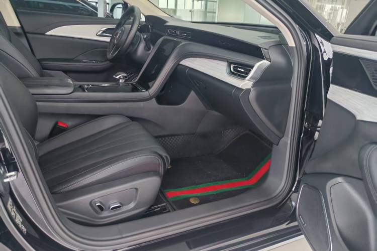 Used Hongqi H5 2025 2.0T Automatic Flag Edition – 500 000 Units Commemorative Version Right Front Seat