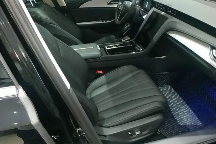 Used Hongqi H5 2025 1.5T DCT Qiyun 500 000th Unit Commemorative Edition Right Front Seat