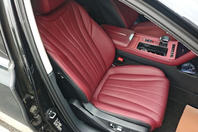 Used Hongqi H5 2025 2.0T Automatic Flag Edition – 500 000 Units Commemorative Version Right Front Seat