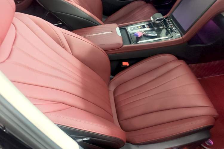 Used Hongqi H5 2025 2.0T Automatic Flag Edition – 500 000 Units Commemorative Version Right Front Seat