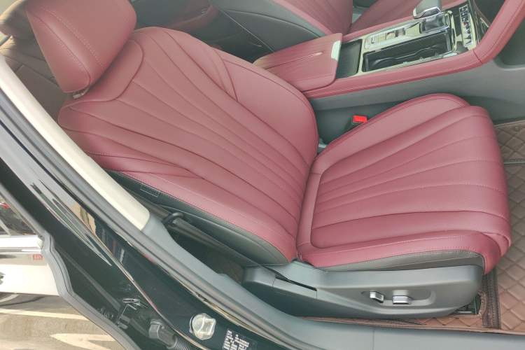 Used Hongqi H5 2025 2.0T Automatic Flag Edition – 500 000 Units Commemorative Version Right Front Seat