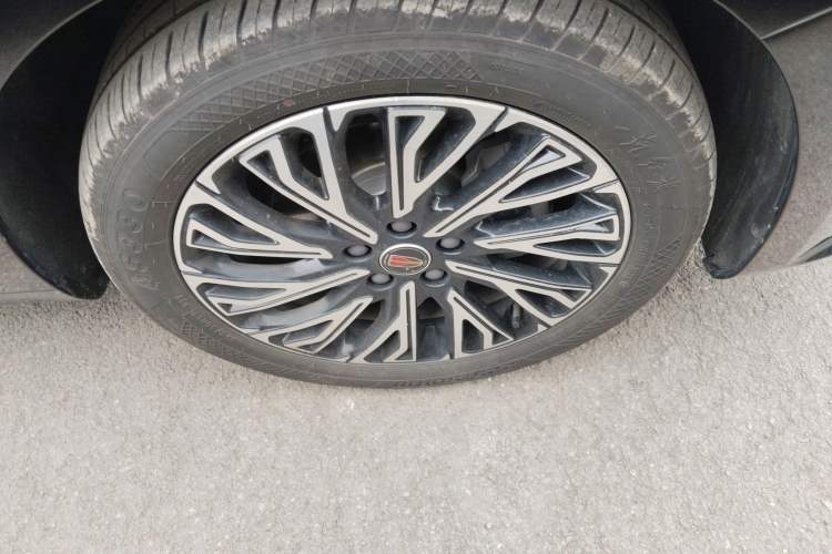 Used Hongqi H5 2025 2.0T Automatic Flag Edition – 500 000 Units Commemorative Version Right Front Wheel Hub