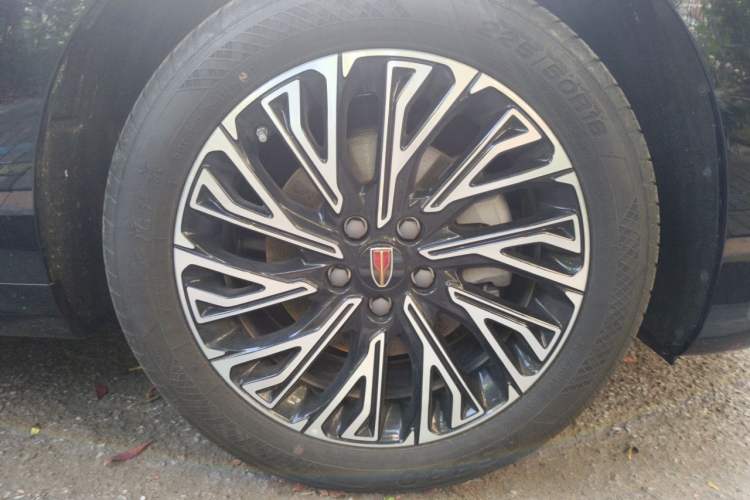 Used Hongqi H5 2025 2.0T Automatic Flag Edition – 500 000 Units Commemorative Version Right Front Wheel Hub
