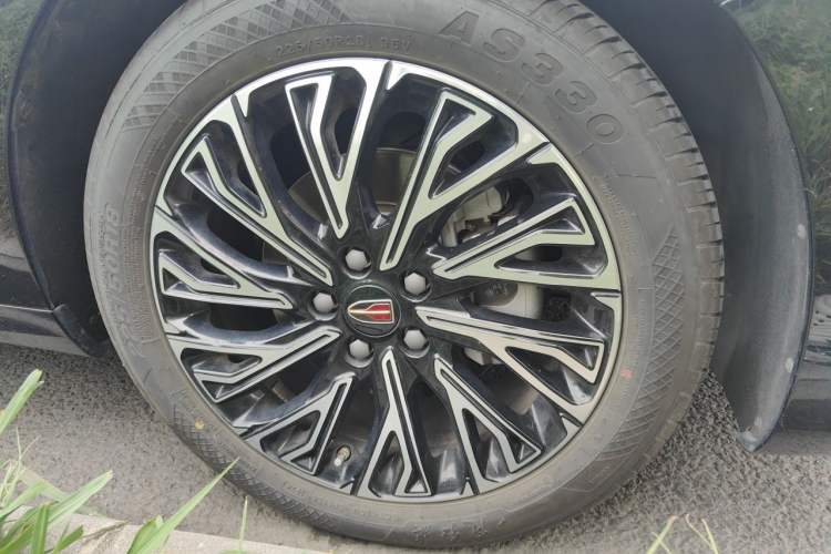 Used Hongqi H5 2025 2.0T Automatic Flag Edition – 500 000 Units Commemorative Version Right Front Wheel Hub