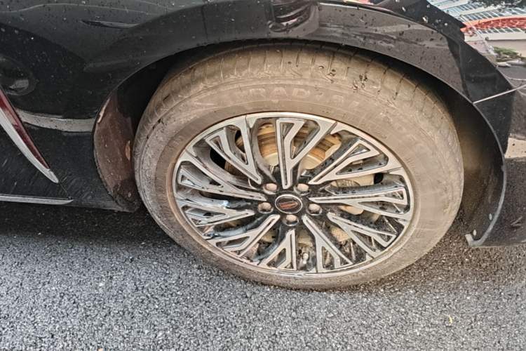 Used Hongqi H5 2025 2.0T Automatic Flag Edition – 500 000 Units Commemorative Version Right Front Wheel Hub