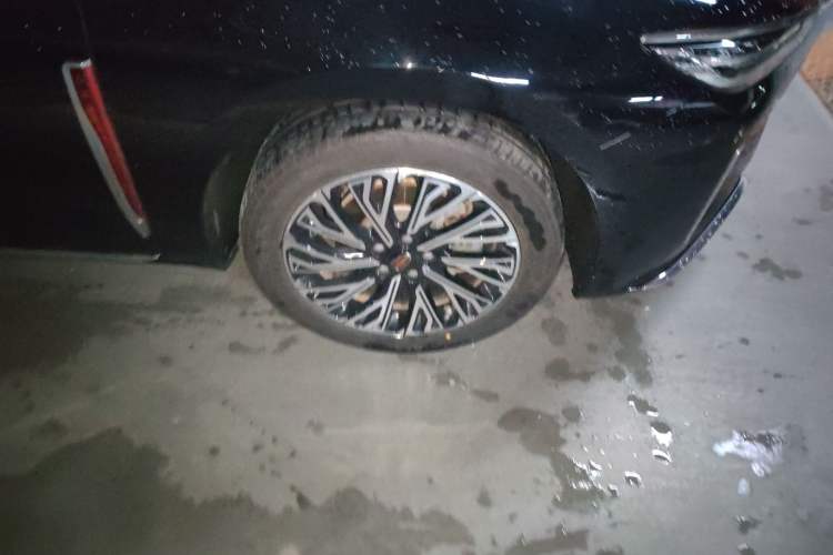 Used Hongqi H5 2025 2.0T Automatic Flag Edition – 500 000 Units Commemorative Version Right Front Wheel Hub