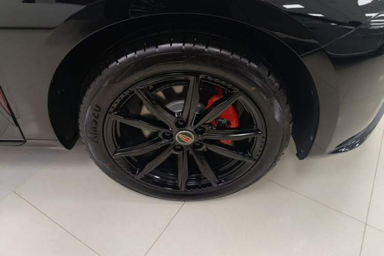 Used Hongqi H5 2025 Model 2.0T Automatic Xuan Ying 2 Million Units Commemorative Edition Right Front Wheel Hub
