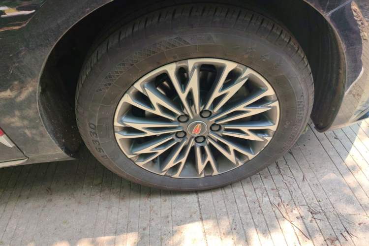 Used Hongqi H5 2025 1.5T DCT Qiyun 500 000th Unit Commemorative Edition Right Front Wheel Hub