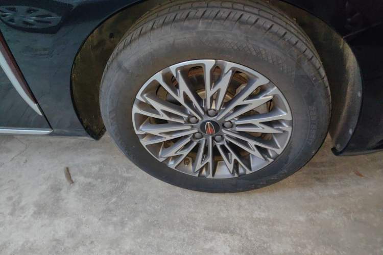 Used Hongqi H5 2025 2.0T Automatic Flagship 500 000th Unit Anniversary Edition Right Front Wheel Hub