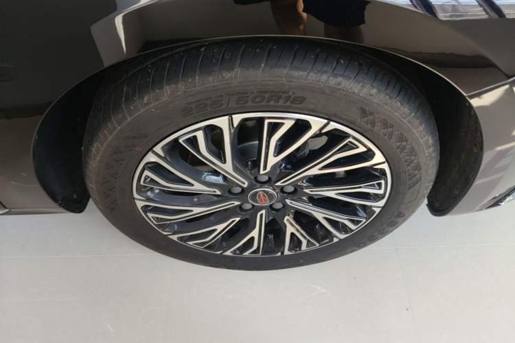 Used Hongqi H5 2025 2.0T Automatic Flag Edition – 500 000 Units Commemorative Version Right Front Wheel Hub