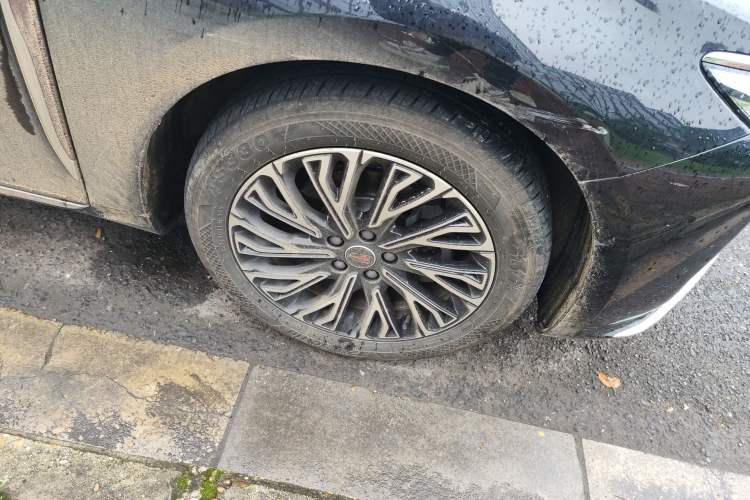 Used Hongqi H5 2025 2.0T Automatic Flag Edition – 500 000 Units Commemorative Version Right Front Wheel Hub