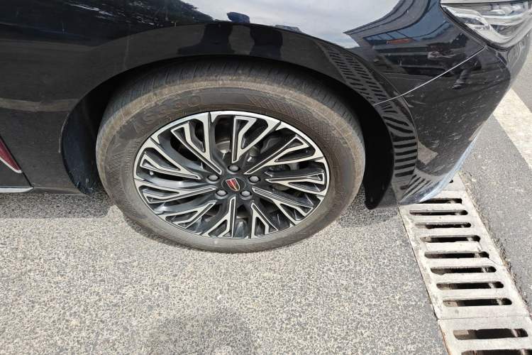 Used Hongqi H5 2025 2.0T Automatic Flag Edition – 500 000 Units Commemorative Version Right Front Wheel Hub