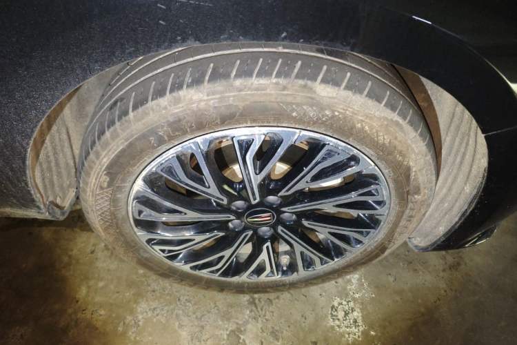 Used Hongqi H5 2025 2.0T Automatic Flag Edition – 500 000 Units Commemorative Version Right Front Wheel Hub