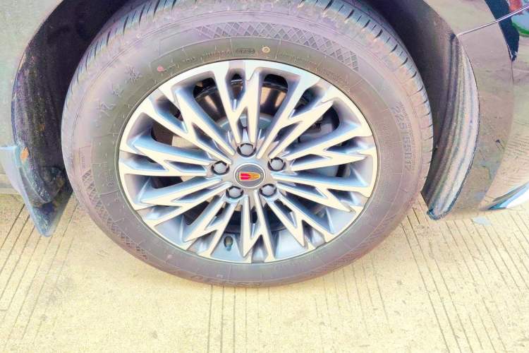 Used Hongqi H5 2025 1.5T DCT Qiyun 500 000th Unit Commemorative Edition Right Front Wheel Hub