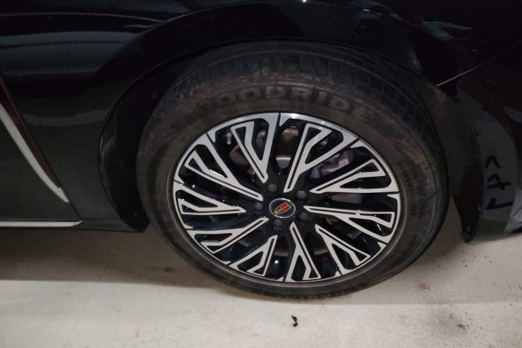 Used Hongqi H5 2025 2.0T Automatic Flag Edition – 500 000 Units Commemorative Version Right Front Wheel Hub