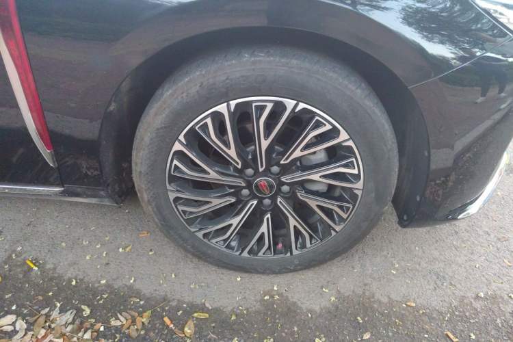 Used Hongqi H5 2025 2.0T Automatic Flag Edition – 500 000 Units Commemorative Version Right Front Wheel Hub
