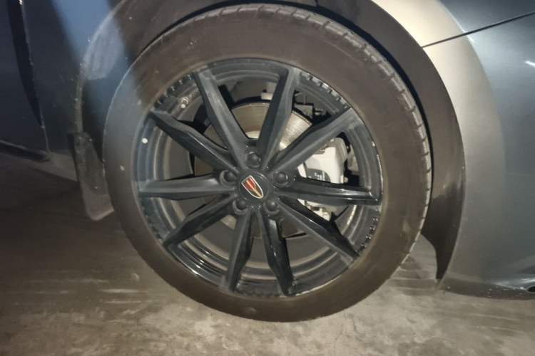 Used Hongqi H5 2025 2.0T Automatic Flag Edition – 500 000 Units Commemorative Version Right Front Wheel Hub