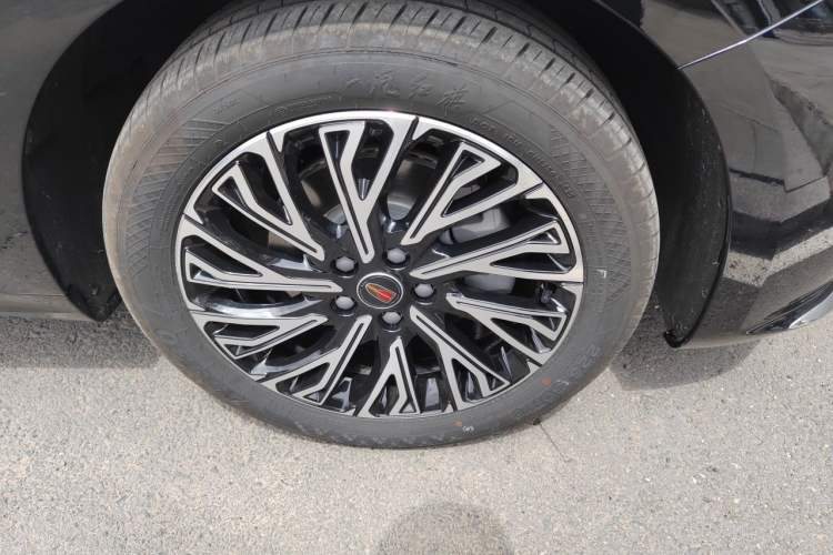 Used Hongqi H5 2025 2.0T Automatic Flag Edition – 500 000 Units Commemorative Version Right Front Wheel Hub