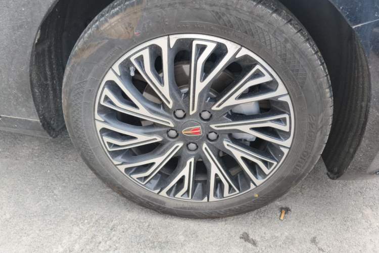 Used Hongqi H5 2025 2.0T Automatic Flag Edition – 500 000 Units Commemorative Version Right Front Wheel Hub