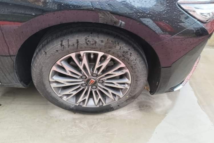 Used Hongqi H5 2025 1.5T DCT Qiyun 500 000th Unit Commemorative Edition Right Front Wheel Hub