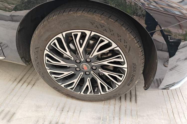Used Hongqi H5 2025 2.0T Automatic Flag Edition – 500 000 Units Commemorative Version Right Front Wheel Hub