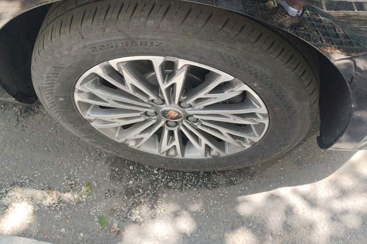Used Hongqi H5 2025 1.5T DCT Qiyun 500 000th Unit Commemorative Edition Right Front Wheel Hub