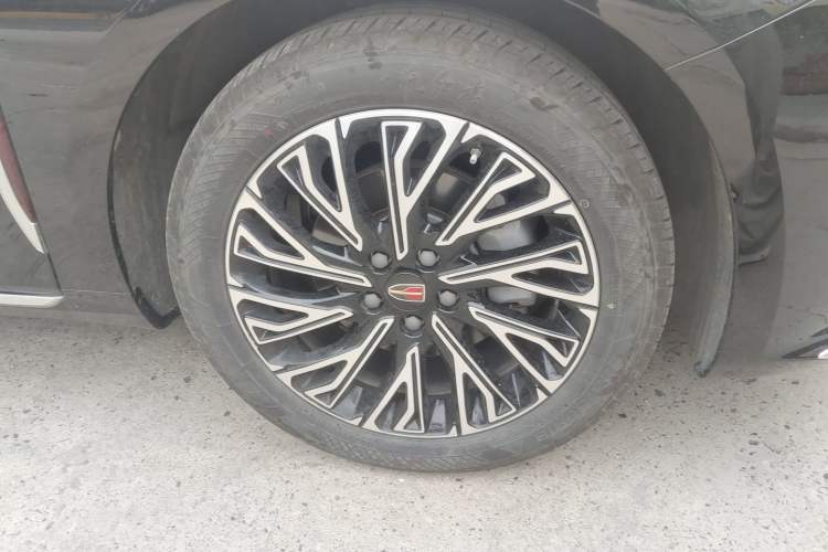 Used Hongqi H5 2025 2.0T Automatic Flag Edition – 500 000 Units Commemorative Version Right Front Wheel Hub