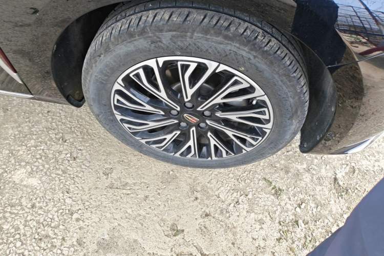 Used Hongqi H5 2025 2.0T Automatic Flag Edition – 500 000 Units Commemorative Version Right Front Wheel Hub