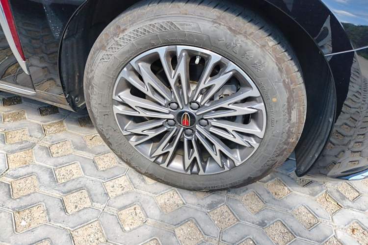 Used Hongqi H5 2025 1.5T DCT Qiyun 500 000th Unit Commemorative Edition Right Front Wheel Hub