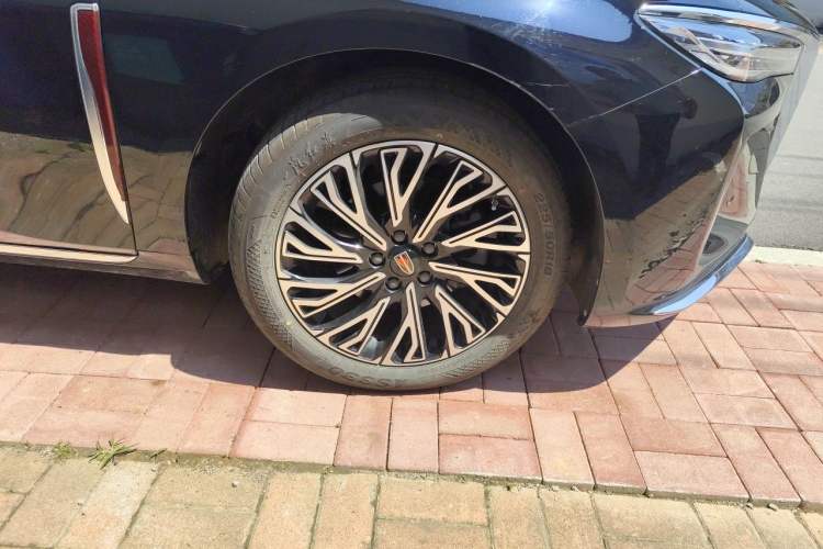 Used Hongqi H5 2025 2.0T Automatic Flag Edition – 500 000 Units Commemorative Version Right Front Wheel Hub